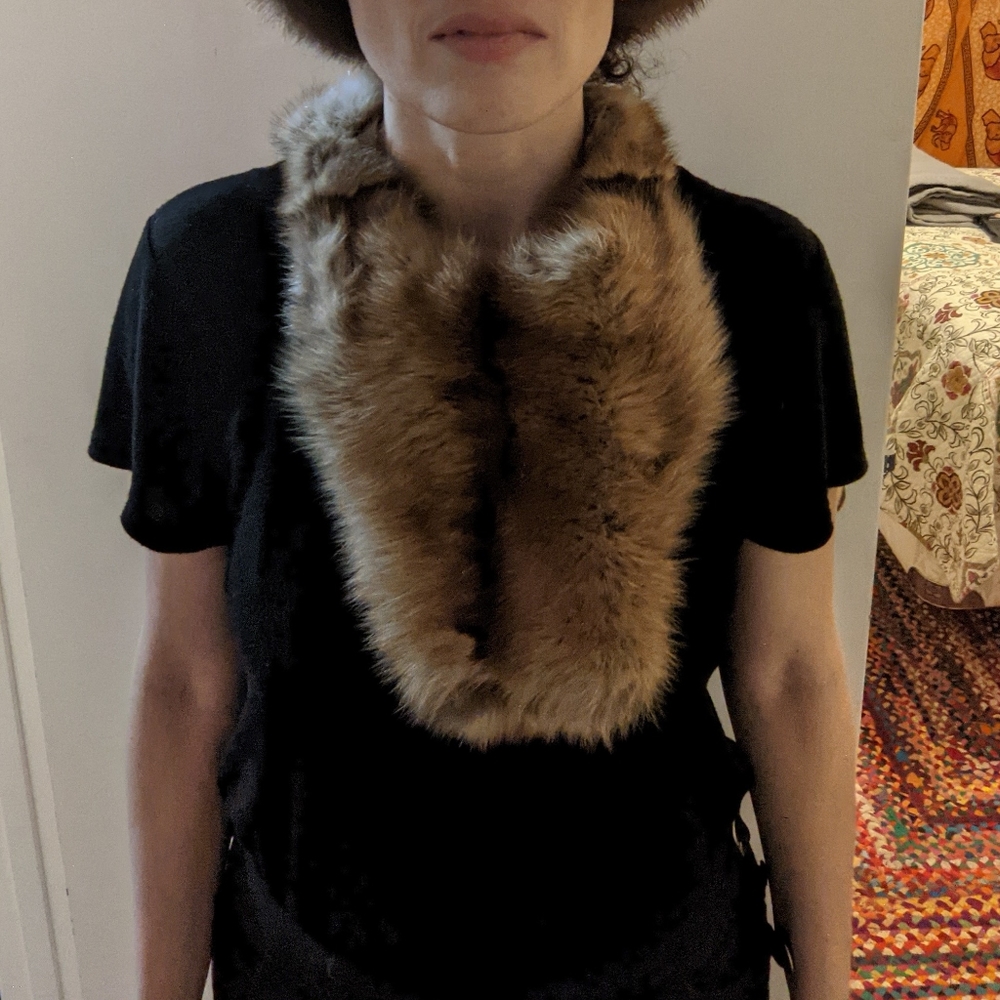 Fur Bib Collar